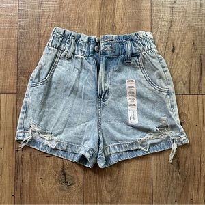 SO High Rise Mom Short, light denim size 1/25W. New with tags.